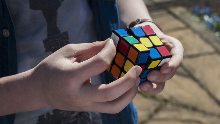 Pourquoi jouer au rubik’s cube ?